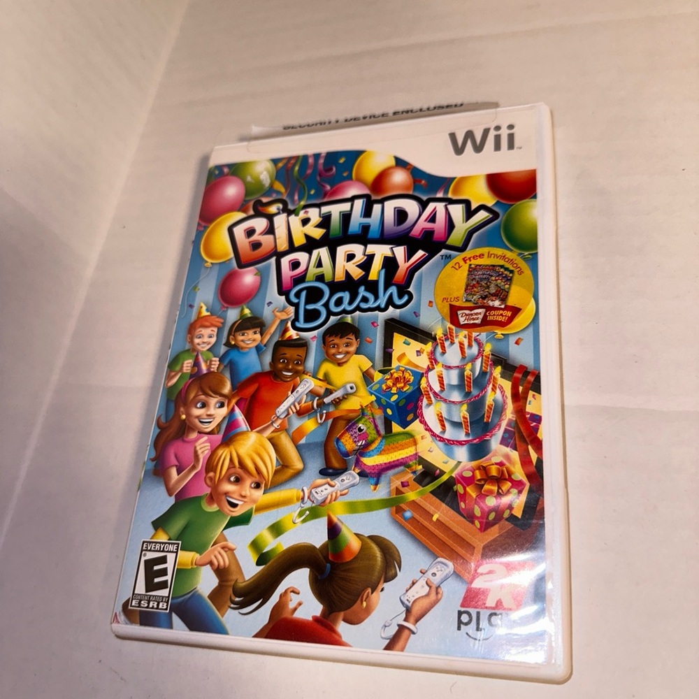 Birthday Party Bash (Nintendo Wii, 2009) Complete With Invitation Cards